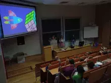 dzieci w auli podczas otwarcia