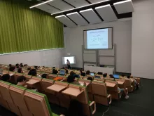 aula z uczestnikami