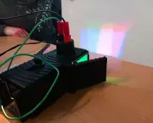 urządzenie świetlne na stoisku KN Fizyków