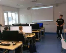 warsztaty KN DeepDive w laboratorium komputerowym