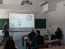 dr Buchner prowadzi seminarium w sali