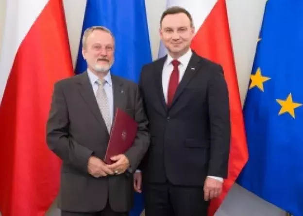 Profesor Bogumił Linde z Instytutu Fizyki Doświadczalnej odebrał akt nominacyjny profesora nauk…